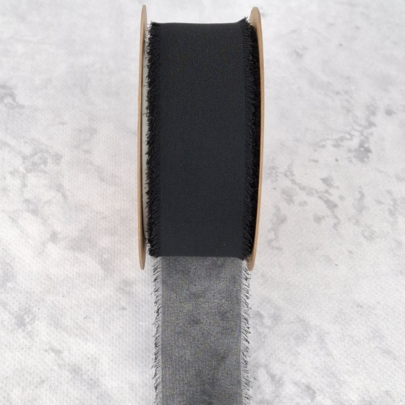 Obrazek Wstążka szyfonowa z szarpanym brzegiem czarny 4cm/10y