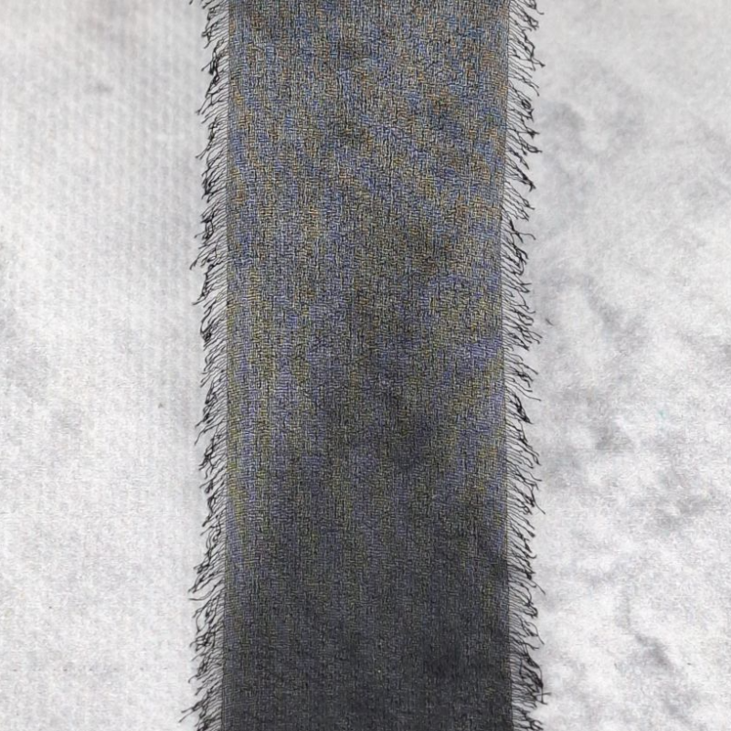Obrazek Wstążka szyfonowa z szarpanym brzegiem czarny 4cm/10y